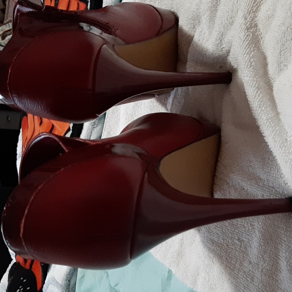 Heels - Picture 4 of 5
